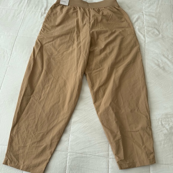 New Women’s Nike nylon Sherpa pocket joggers size medium New with tags - Picture 8 of 10